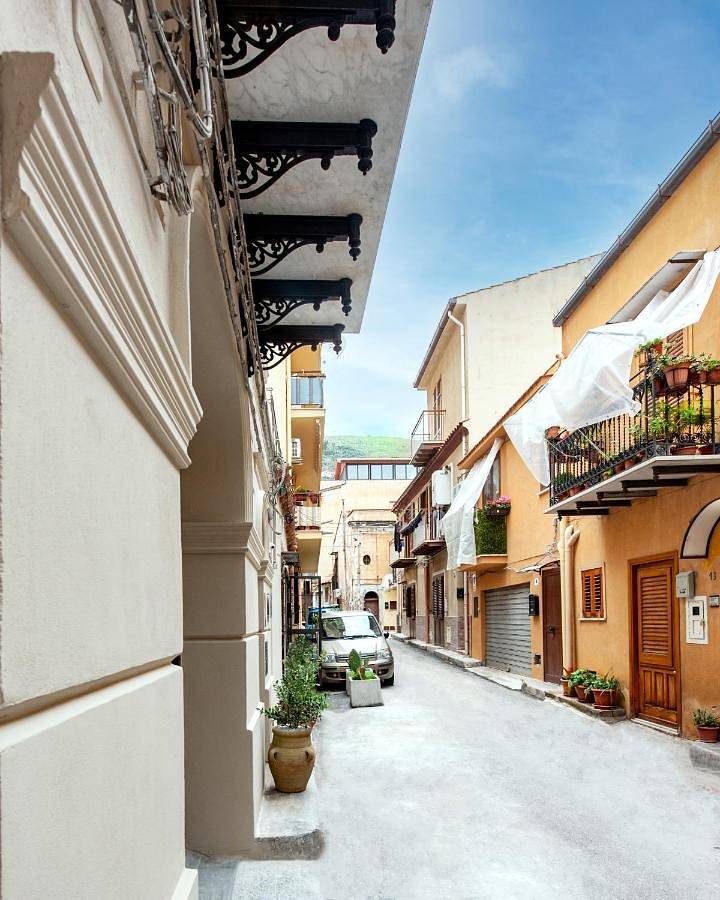 Palazzo al Carmine in Monreale, Provincia di Palermo