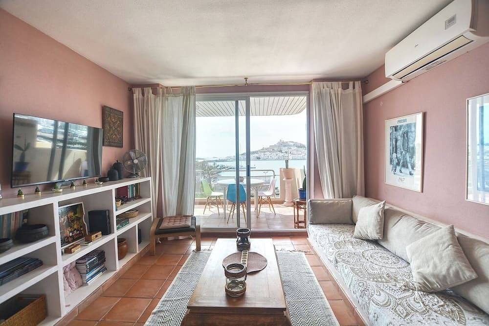 Entire apartment, Apartamento en Ibiza en el paseo marítimo, excelente ubicación. in Talamanca, Ibiza (Municipality)