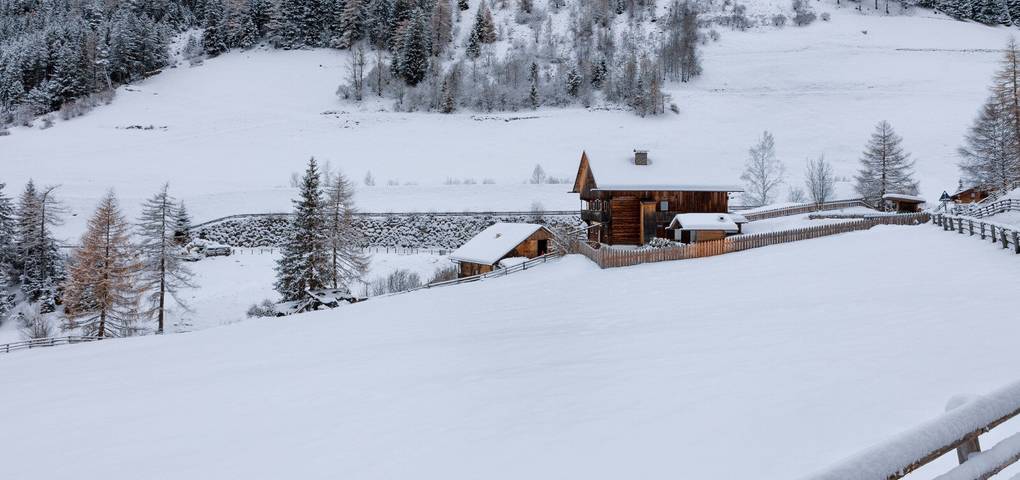 Chalet 'Kasern' mit Bergblick, privater Terrasse und WLAN in Gais, Kronplatz