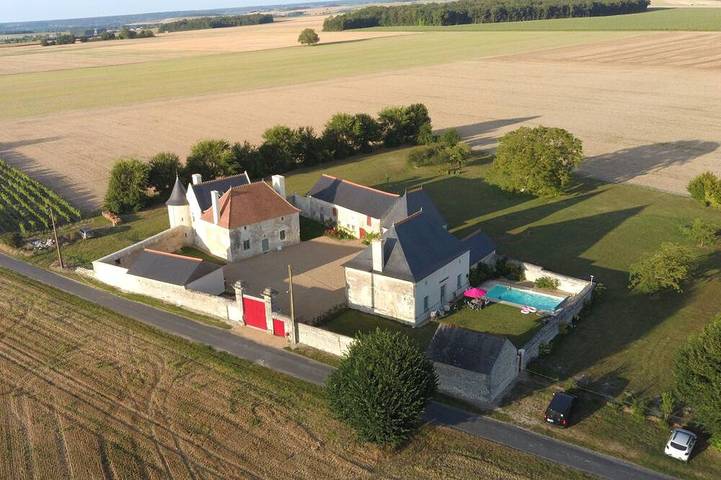 Location de vacances pour 6 personnes, avec jardin à Ligré