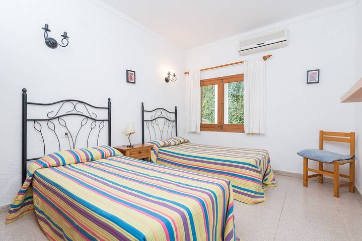 Chalet para 8 personas, con piscina además de terraza y jardín en Mallorca - 3