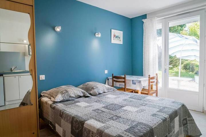 Gîte pour 2 personnes, avec Terrasse ainsi que Jardin et Vue à Saint-Laurent-les-Tours