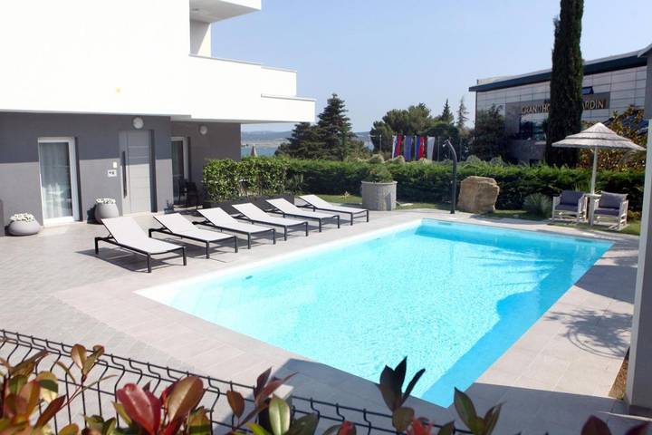 Ferienwohnung für 4 Personen, mit Garten und Ausblick sowie Pool - 1