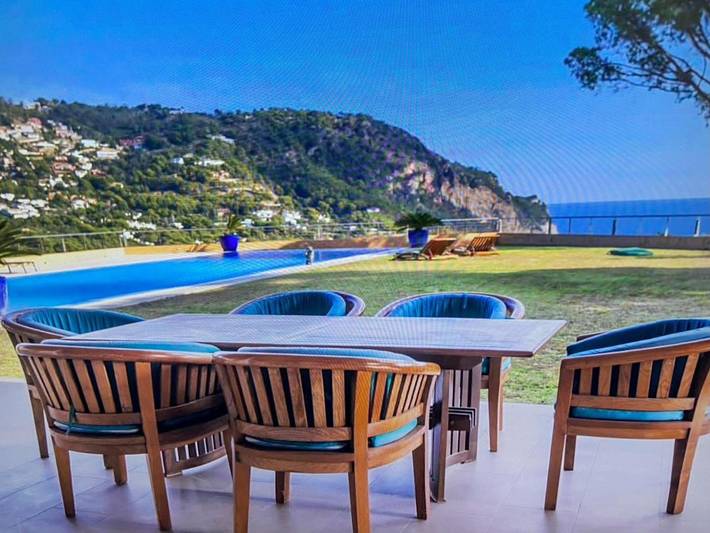 Villa for 12 people, with hot tub and terrace - 1