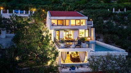 Villa mit pool für 6 Personen, mit Balkon/Terrasse und Pool in Makarska