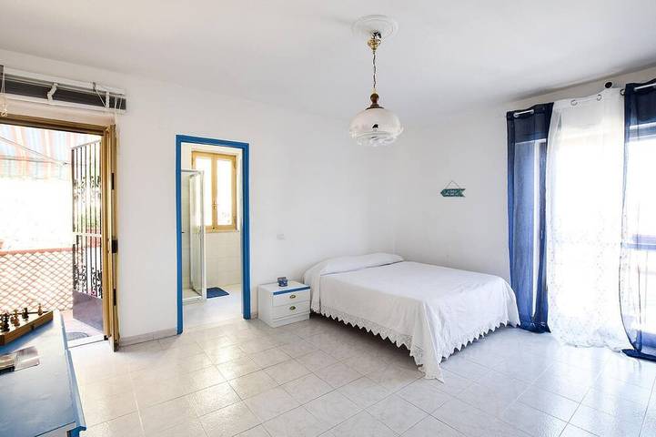 Ganze Wohnung, Atemberaubendes 1-Zimmer-Apartment in Tropea in Spiaggia del Cannone, Tropea