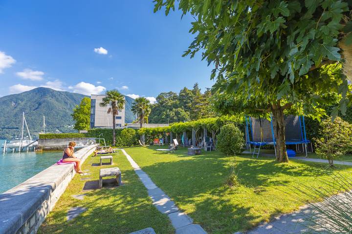 Ferienwohnung für 2 Personen, mit Balkon und Seeblick in Paradiso