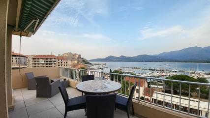 Gîte pour 2 personnes, avec terrasse et vue dans Office De Tourisme De Calvi