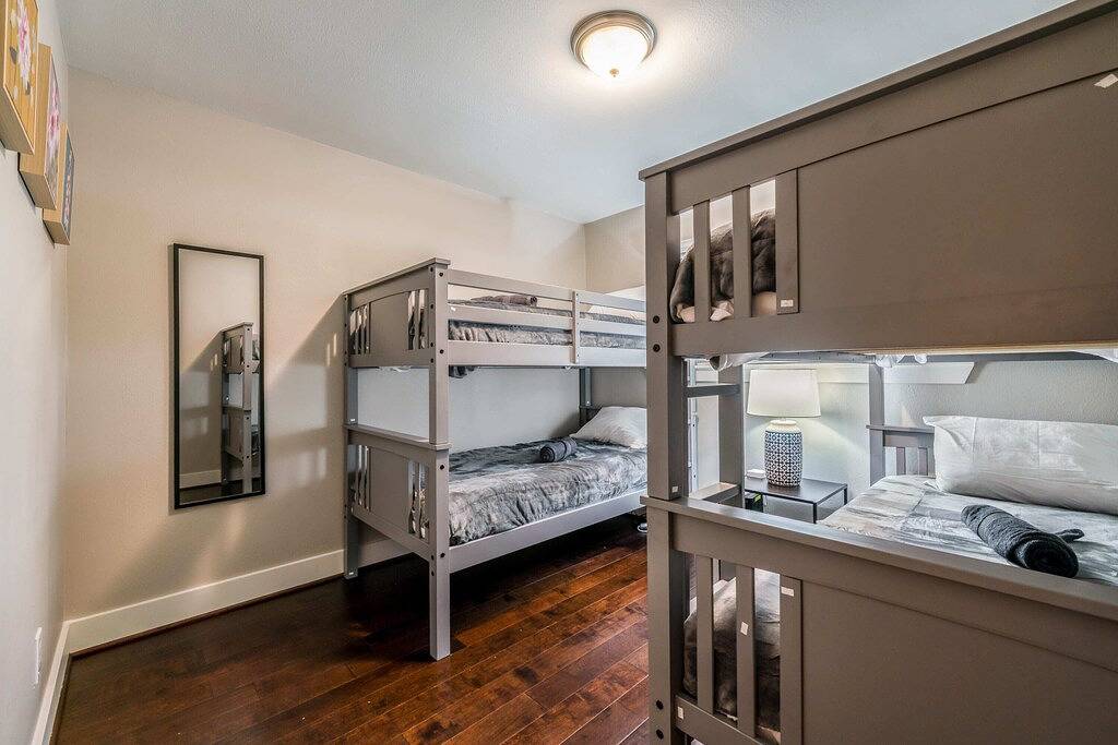 Gorgeous and Cozy Houston home w/ a private Pool in Houston, Harris County