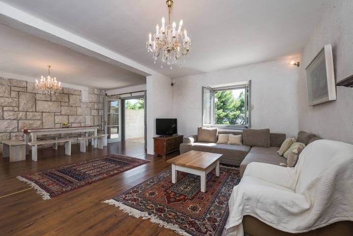 Villa pour 10 personnes, avec terrasse et jardin, animaux acceptés à Bol - 3