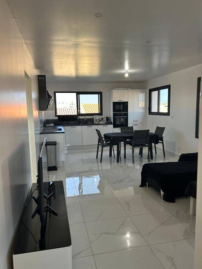 Appartement entier, Appart tout neuf + piscine in Rivesaltes, Côte méditerranéenne (France)
