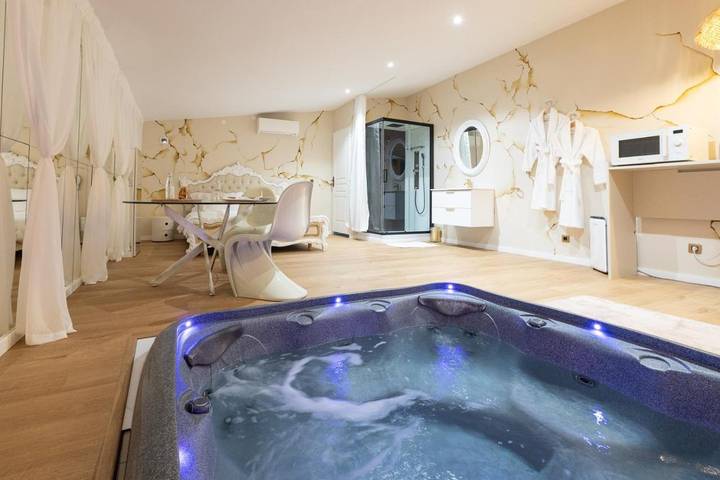 Chambre d’hôte pour 2 personnes, avec piscine ainsi que jacuzzi et terrasse en Corse - 2