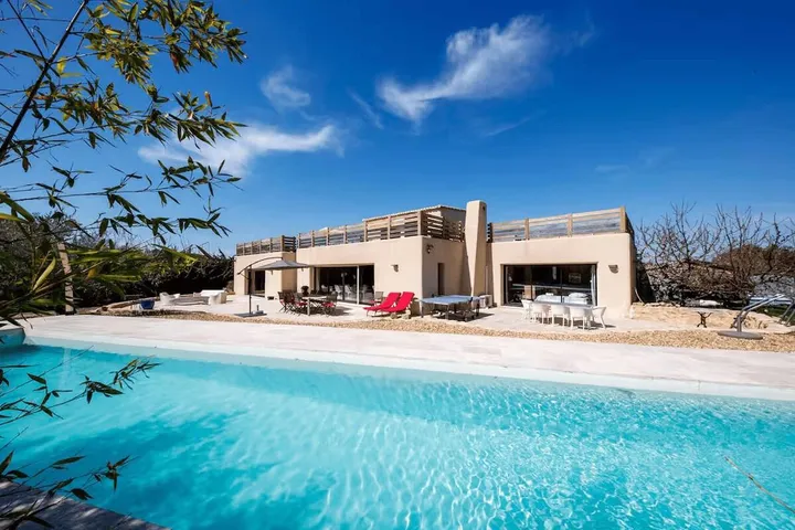 Villa für 8 Personen, mit Terrasse und Garten sowie Pool und Ausblick - 1