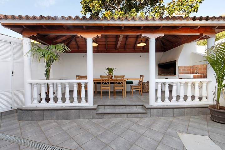 Holiday Home 'Casa Camino La Estrella' with Mountain Views, Wi-Fi and Air Conditioning in Breña Alta, La Palma South