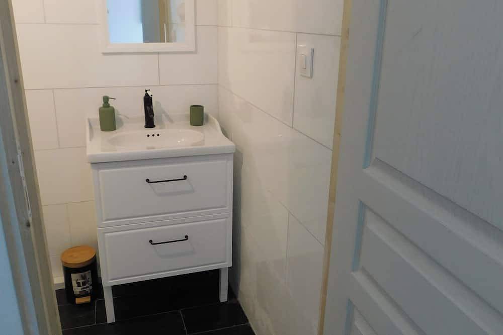 Ganze Wohnung, Short-term furnished studio rental (n° 4) in Le Trait, Rouen und Umgebung