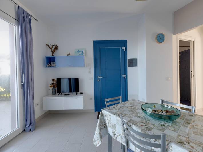 Appartamento intero, Vista mare con aria condizionata e giardino in Lu Bagnu, Castelsardo