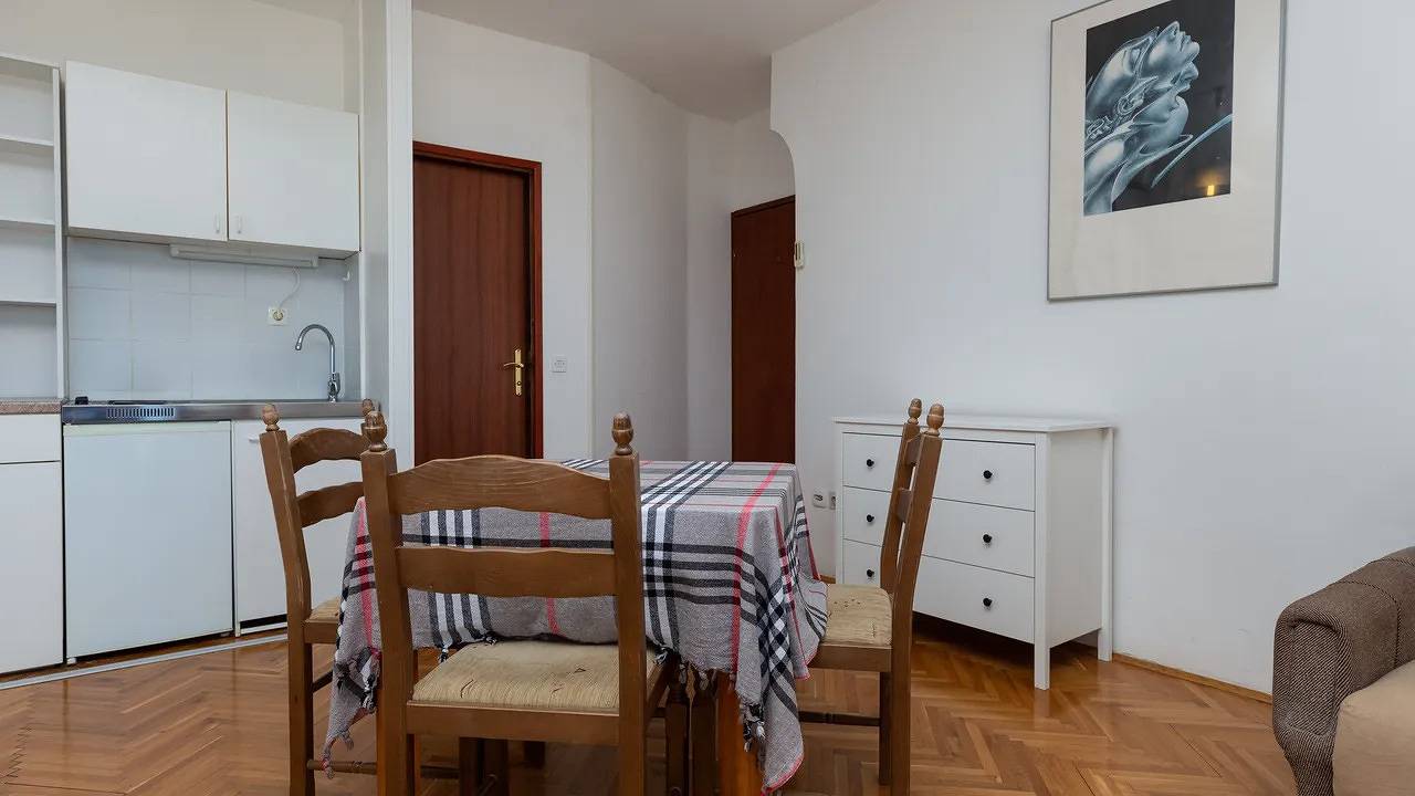 Gehele studio, Studio für 2 Personen (26 m²) in Nemira in Omiš (Dalmatia), Omiš-Riviera