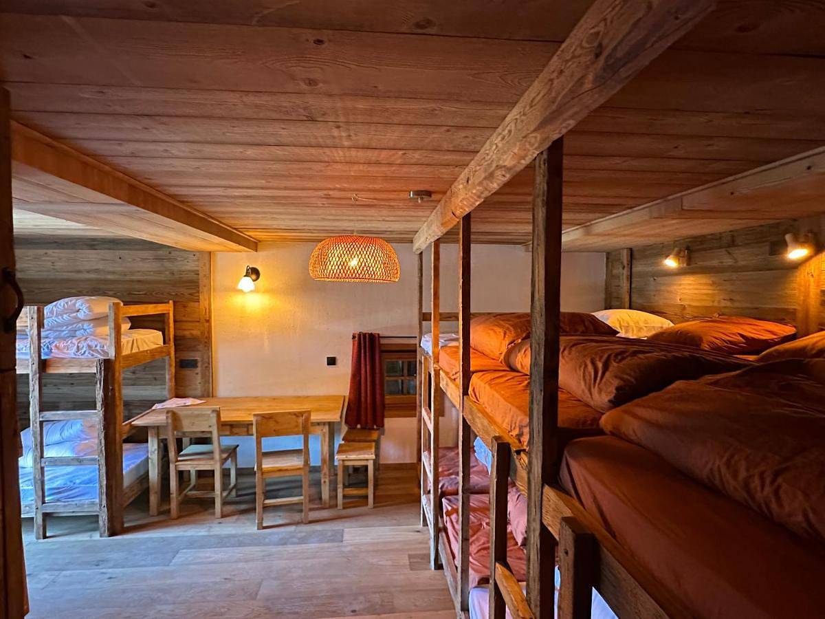 Mixed Dormitory Room in Valmeinier, Région de Saint-Jean-de-Maurienne