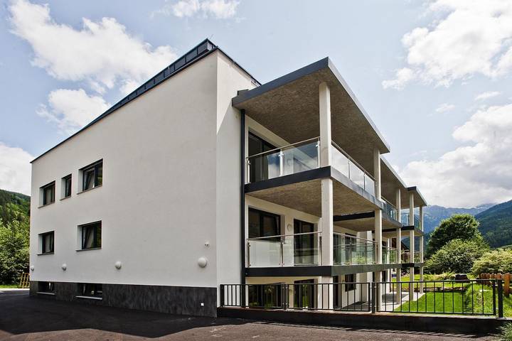 Ferienwohnung für 4 Personen, mit Balkon/Terrasse und Balkon sowie Terrasse in Neukirchen am Großvenediger