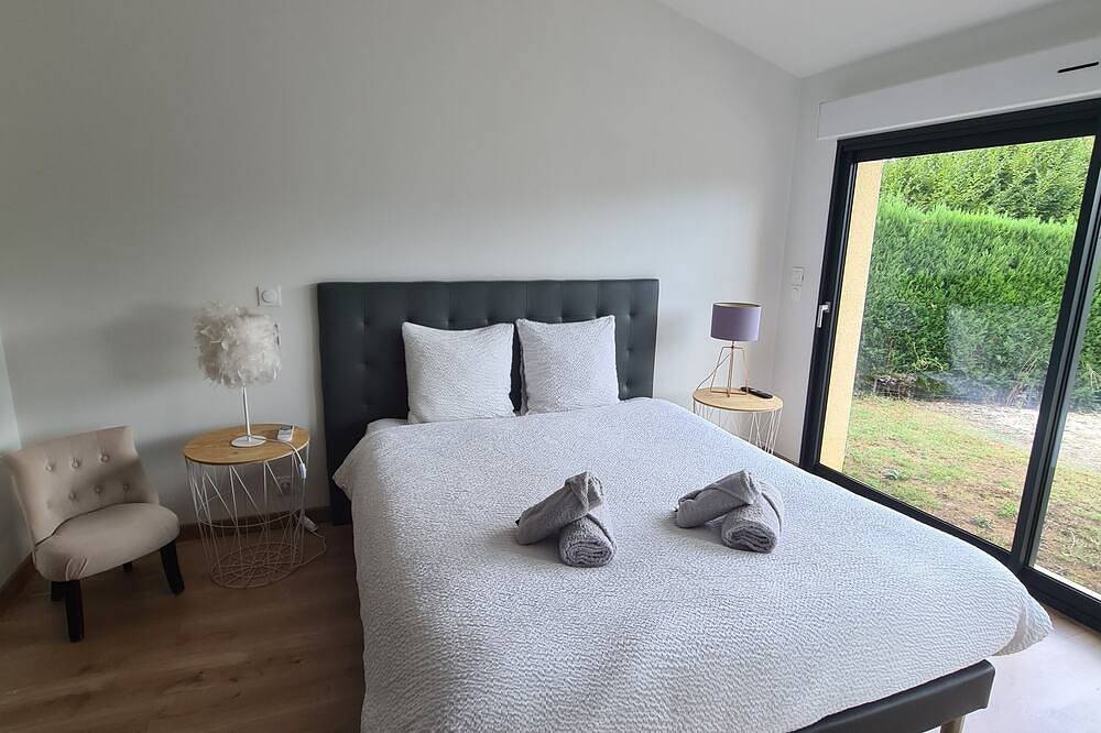 House with swimming pool, near Sarlat in Vitrac, Périgord Noir