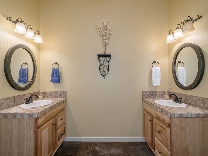 Vacation house for 18 people, with yard and balcony in Lake Texoma