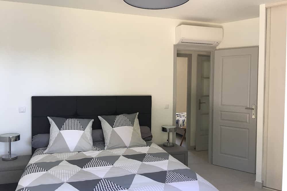 Air-conditioned detached villa with secure/heated swimming pool and large garden in Puget-sur-Argens, Mittelmeerküste (Frankreich)