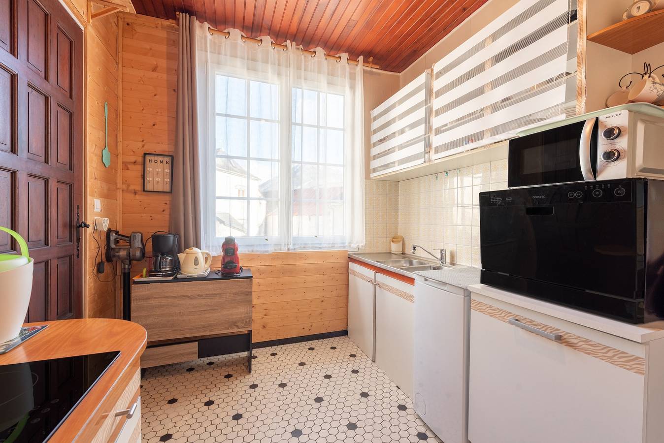 Casa de vacaciones 'Montée Du Boiloa - Bielle, Laruns' con vistas a la montaña, terraza y jardín privados in Bielle, Béarn