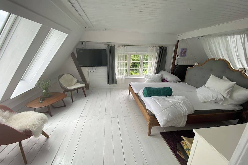 Ganze Wohnung, Künstlerkate Villa Lilia - Wohnen unterm Dach in Hasselberg, Schleswig-Flensburg