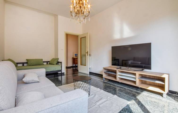 Appartamento intero, Appartamento a Sunny Beach con lavatrice e WiFi in Bagni Marina, Recco