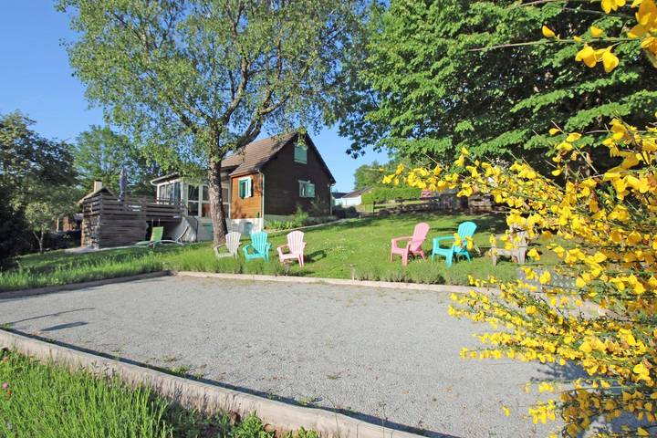 Gîte pour 6 personnes, avec terrasse et jardin