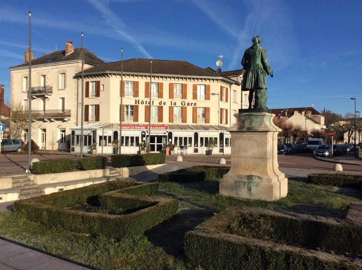 Hôtel pour 35 personnes, avec Terrasse et Jardin à Montbard