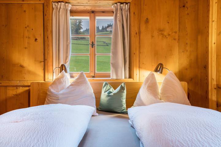 Entire apartment, Apartment 'Ronacherhof Kamille' with Shared Garden, Balcony and Wi-Fi in Ritten, Sarntal Alps