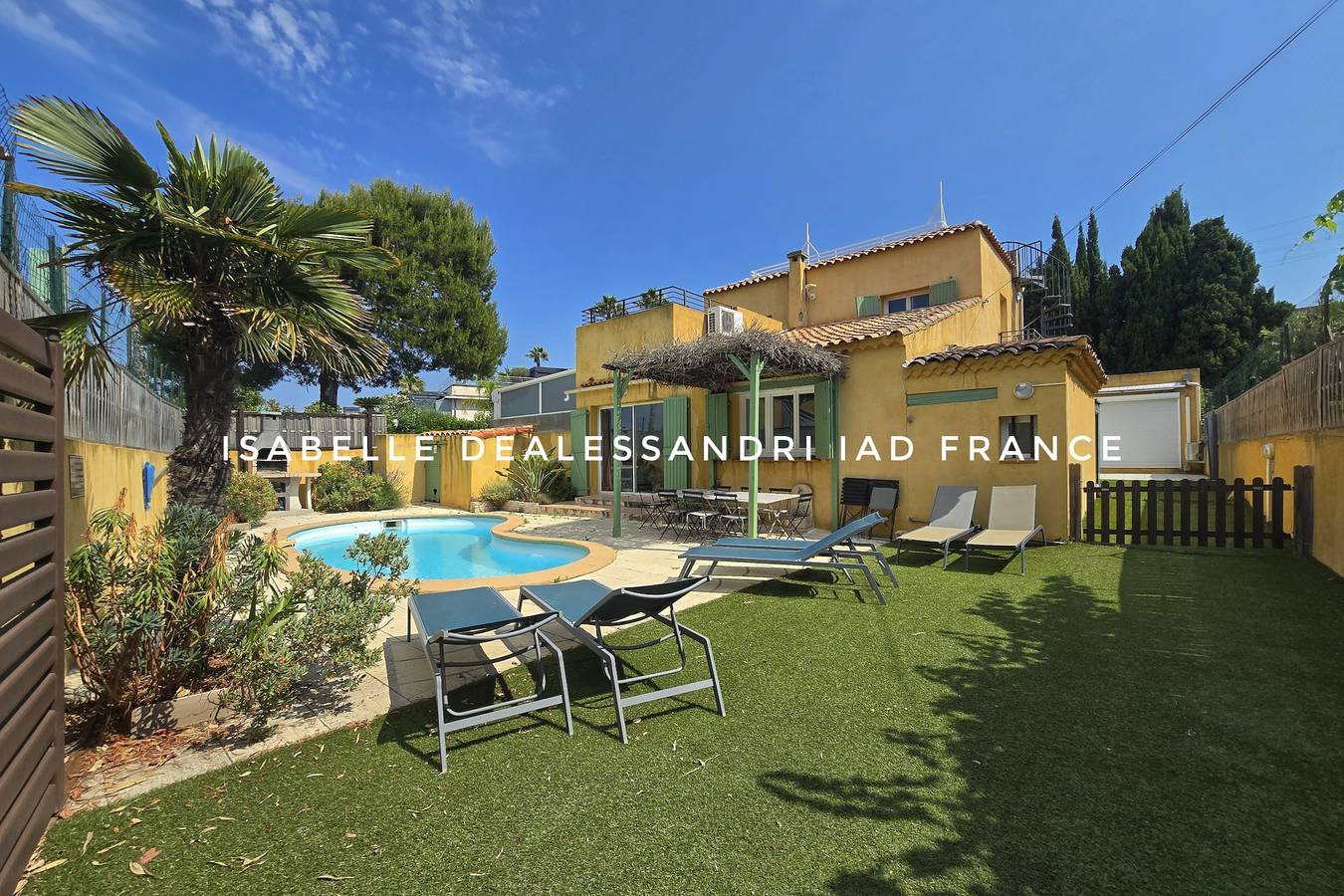 Piscine privé maison  à 50 mètre de la plage in Sanary-sur-Mer, Côte méditerranéenne (France)