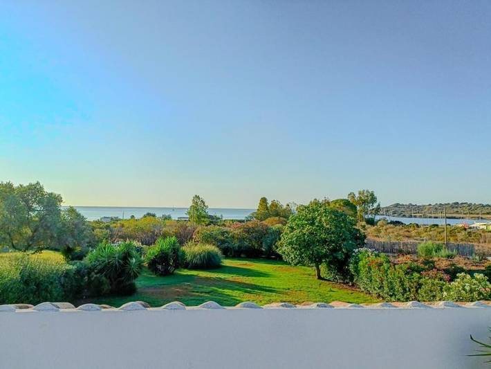 Ferienhaus für 6 Personen, mit Pool und Balkon sowie Whirlpool und Garten in Nora