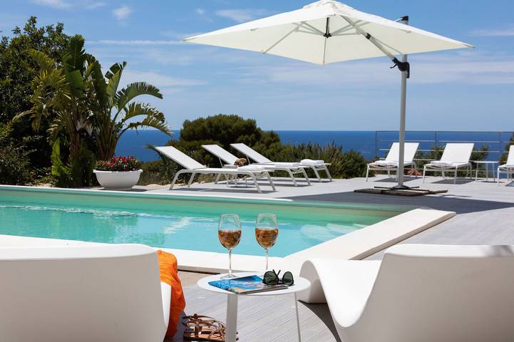 Location de vacances pour 8 personnes, avec Balcon ainsi que Terrasse et Piscine à Erice