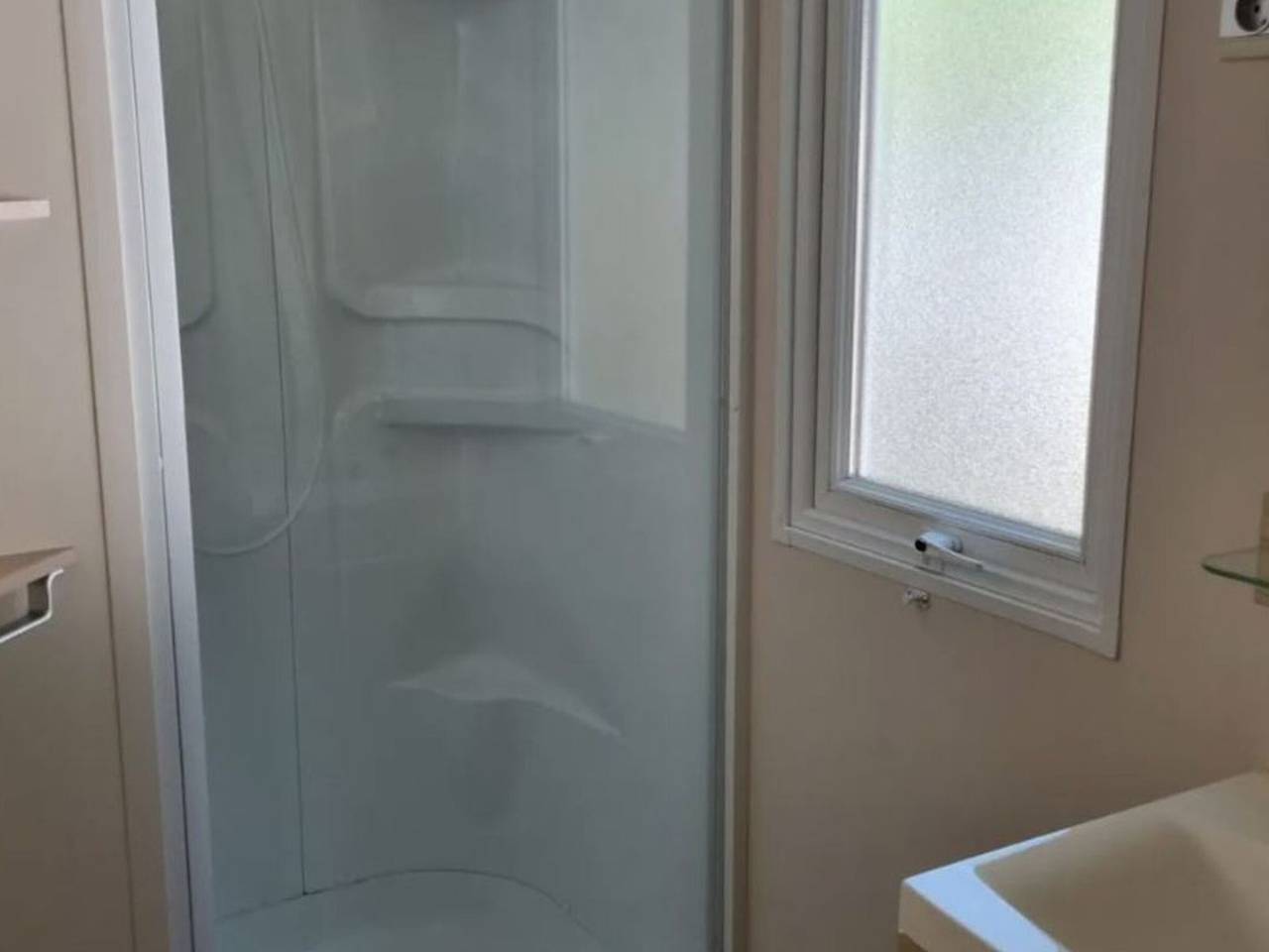 Mobil home confortable avec terrasse au camping de Neffes in Neffes, Région de Gap