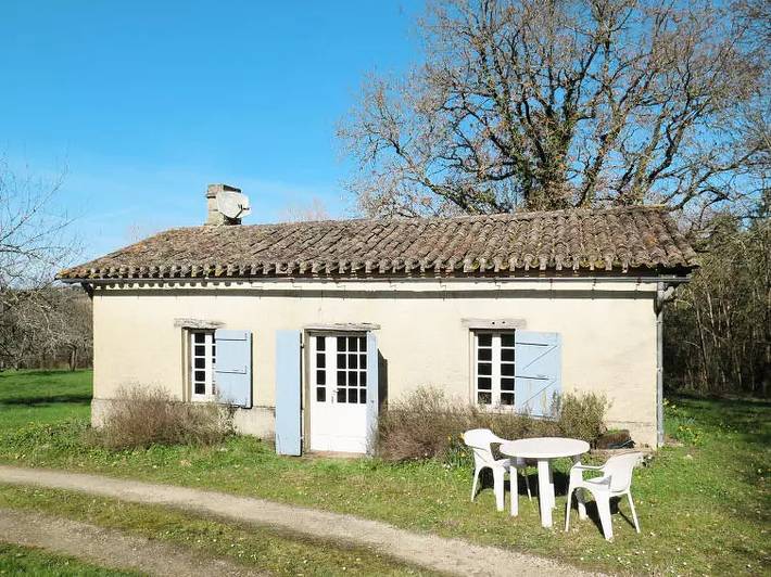 Location de vacances pour 3 personnes, avec jardin à Labretonie