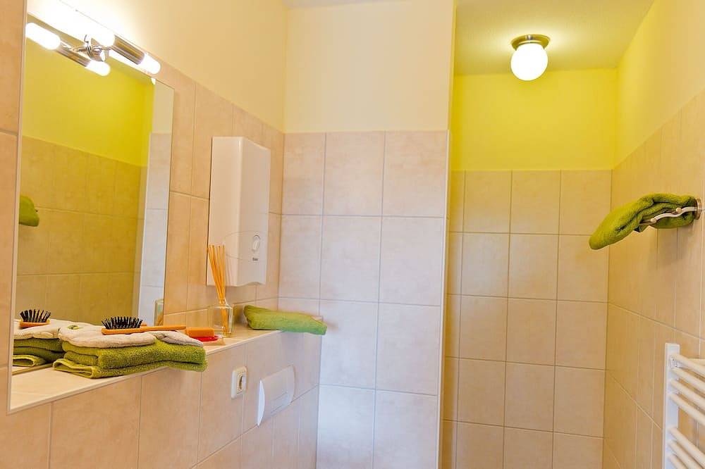 Ganze Wohnung, Ruhiges Appartement in Seenähe - ideal für Familien in Ludorf, Müritz