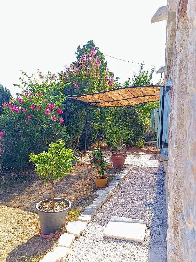 Gîte pour 2 personnes, avec terrasse à Vins-sur-Caramy - 2