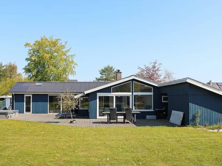 Ferienhaus für 12 Personen, mit Terrasse und Whirlpool, kinderfreundlich in Øster Hurup - 2