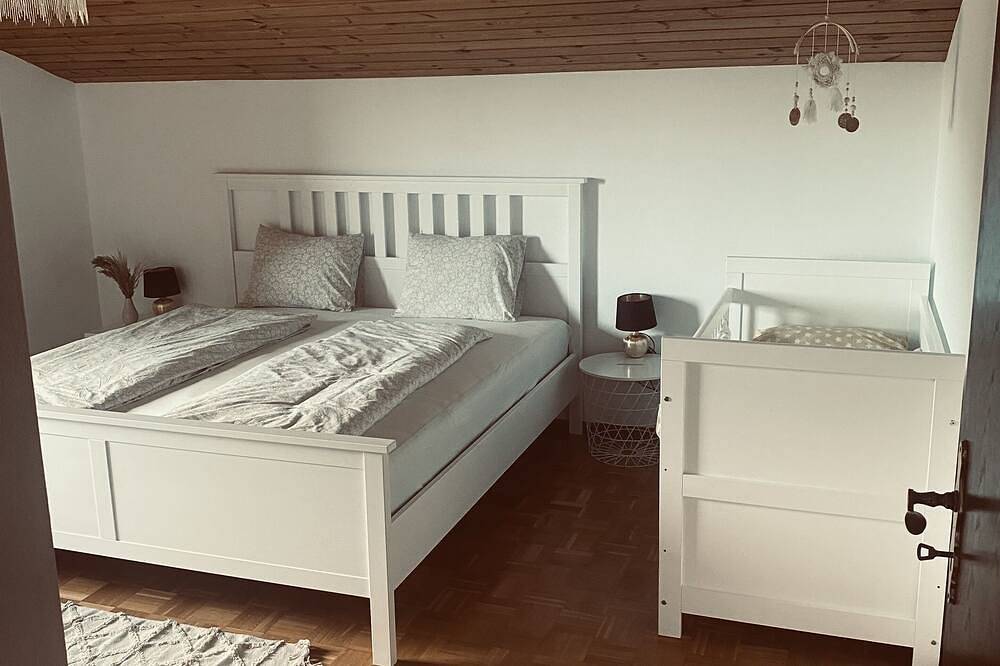 Ganze Wohnung, Ferienwohnung Bergliebe, 90 m² für 2-4 Personen, Wohnküche, Schlafzimmer, Bad/Wc, Wlan in Staudach-Egerndach, Chiemsee