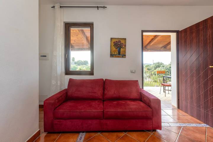 Entire apartment, Apartment 'Villa Sorrentina - Suite Edera' with Private Terrace, Wi-Fi and Air Conditioning in Alghero, Sassari Province