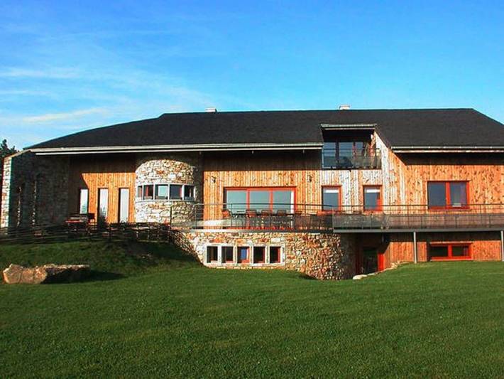 Maison de vacances pour 18 personnes, avec sauna ainsi que jardin et terrasse, animaux acceptés dans Ovifat