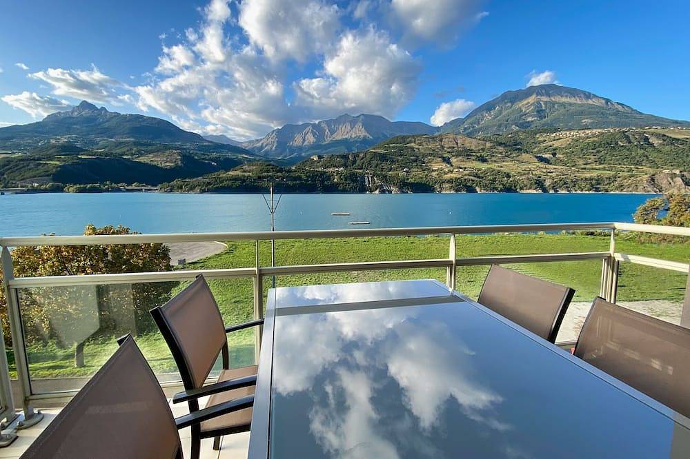 Entire apartment, La Terrasse au Bord du Lac, vue Panoramique 180 °, Appt 2 ch in Savines-le-Lac, Écrins National Park