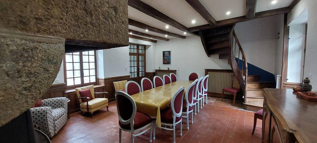 Gîte pour 12 personnes, avec jardin et terrasse, animaux acceptés à Bacilly - 3