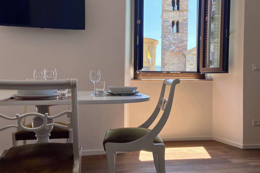 Geheel appartement, Santa Cristina Suites Balcony with a View in Bolsena, Meer van Bolsena