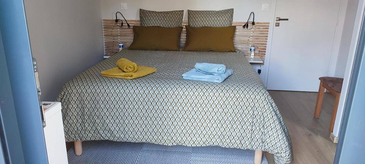 Du Côté de Chez Paule, chambre avec entrée indépendante et salle d'eau privative in Séméac, Hautes-Pyrénées