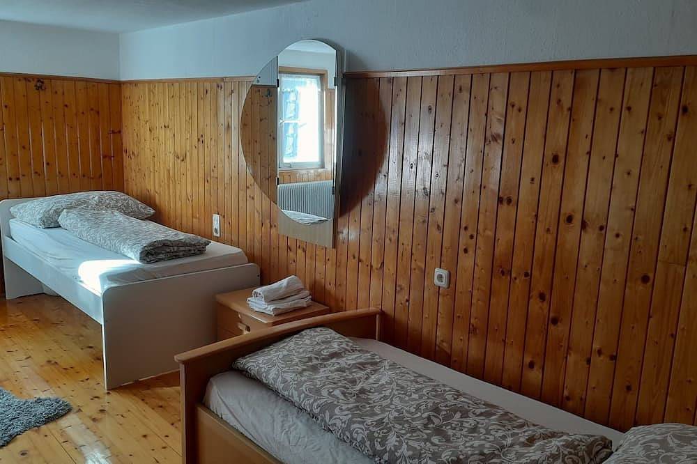 Ganze Wohnung, Ferienwohnung für bis zu 2 Personen - Ferienhaus Bär in Bizau, Bregenzerwald