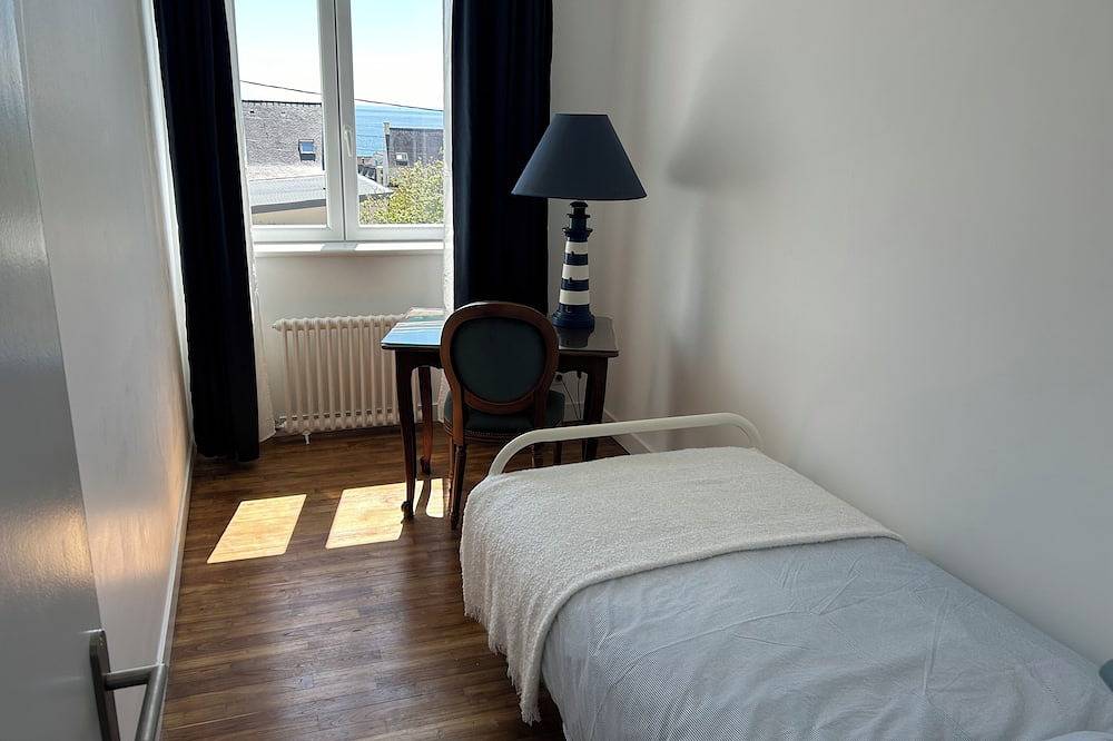 Maison Pour 6 Personnes, 150 m de la Mer, 4mn à Pied du Port de Pors Poulhan in Plozévet, Côte de Cornouaille