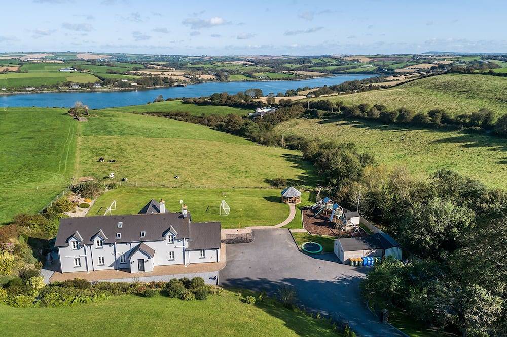 River Views, Kinsale, 6 slaapkamers, 5 badkamers, slaapt 20, onlangs gerenoveerd, 4 minuten naar de stad in County Cork